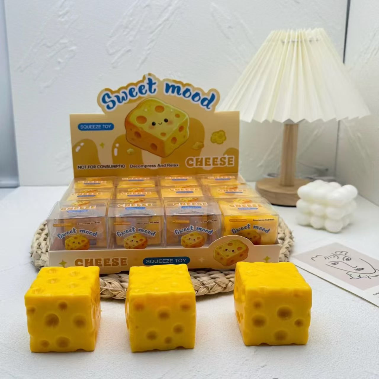 CRUNCHY CHEESE SQUISHY 5CM