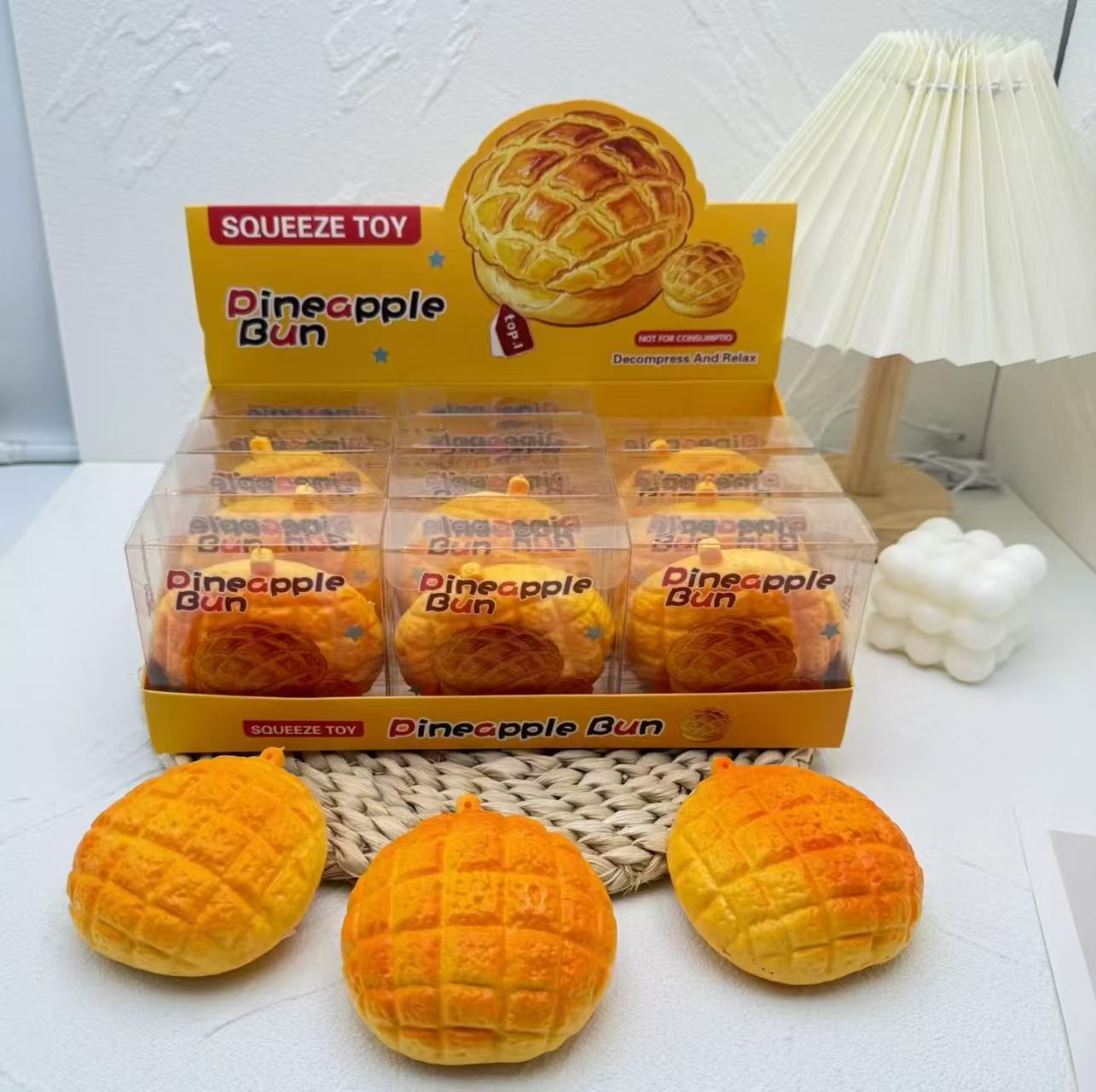 CRUNCHY PINAPPLE BUN SQUISHY 8CM