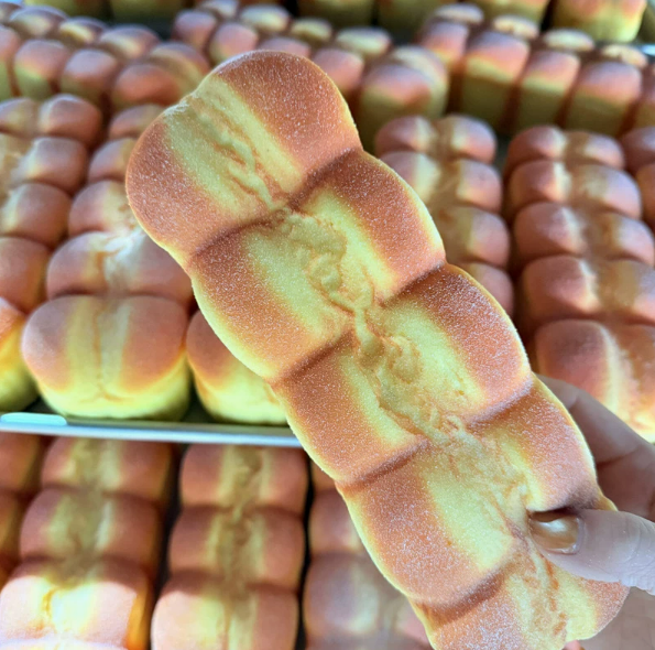 JAPANESE-INSPIRED KAWAII SQUISHY SLOW RISE LARGE BREAD LOAF – 22cm