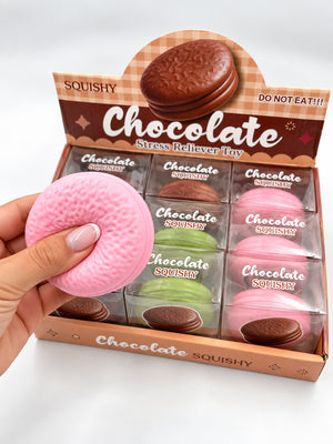 SQUISHY TARTE AU CHOCOLAT CROQUANTE  3 couleurs par boîte | Boîte présentoir de 12 pièces